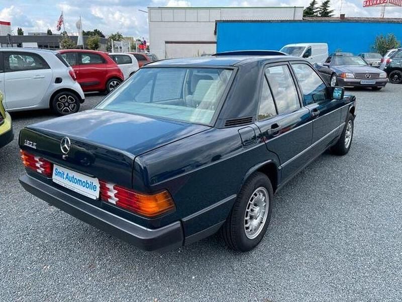 Gebraucht Mercedes 190 122 PS (89 kW) 1983 Blau Limousine
