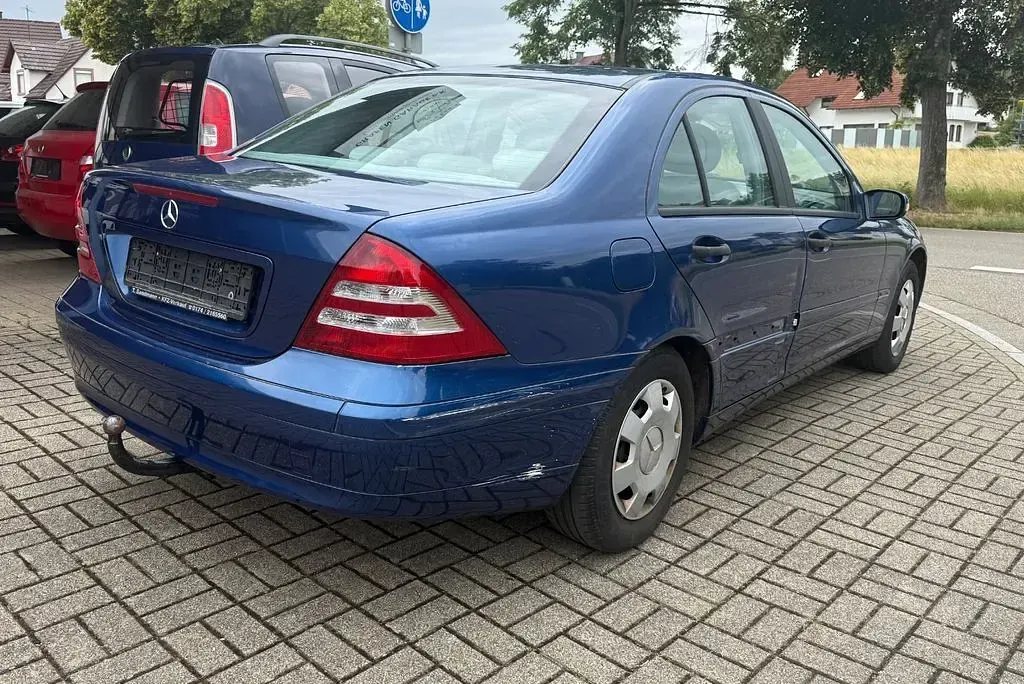 Gebraucht Mercedes C180 143 PS (105 kW) 2003 Blau Limousine