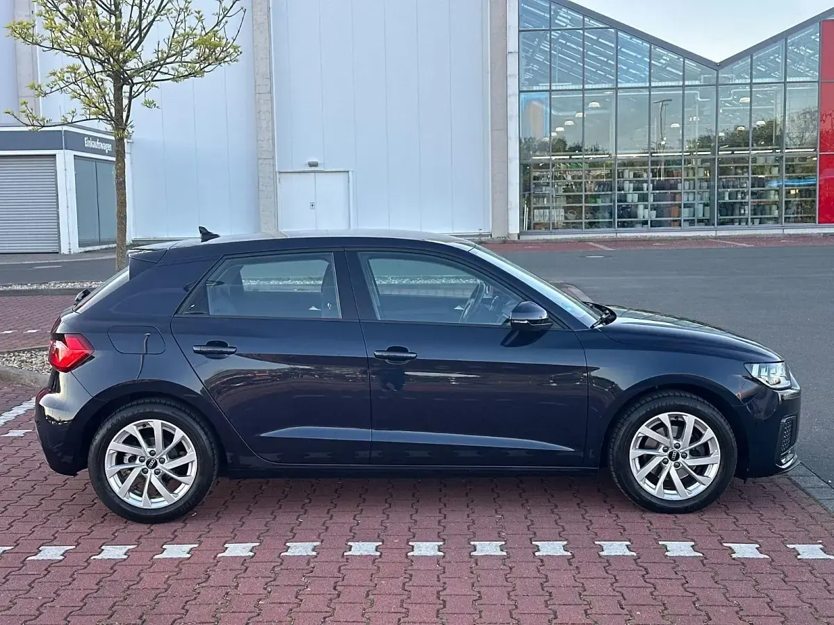 Gebraucht Audi A1 Sportback Advanced 110 PS (80 kW) 2021 Blau Kleinwagen