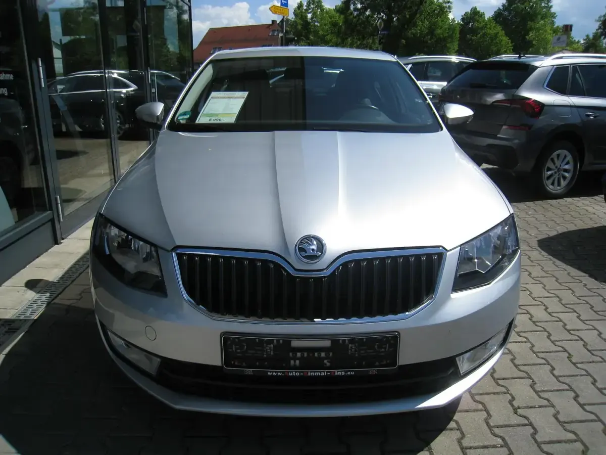 Gebraucht Skoda Octavia Ambition 105 PS (77 kW) 2014 Brilliantsilver Limousine