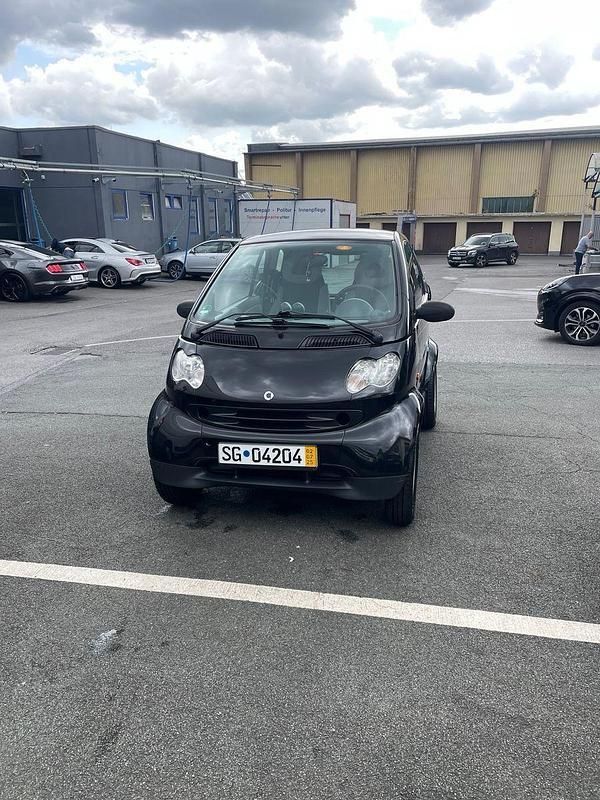 Schwarz Gebraucht 2004 Smart ForTwo Coupé Coupé | 2.450 € (Fairer Preis) - Bild 1/4