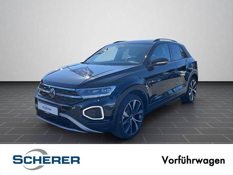 Deep black perleffekt (metallic) Gebraucht 2025 VW T-Roc Style SUV | 38.999 € (Guter Preis) - Bild 1/4