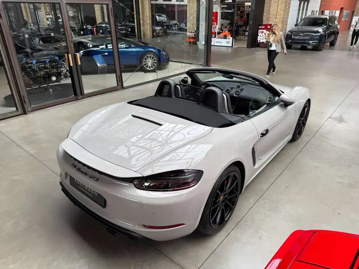 Gebraucht Porsche 718 400 PS (294 kW) 2024 Kreide Cabrio