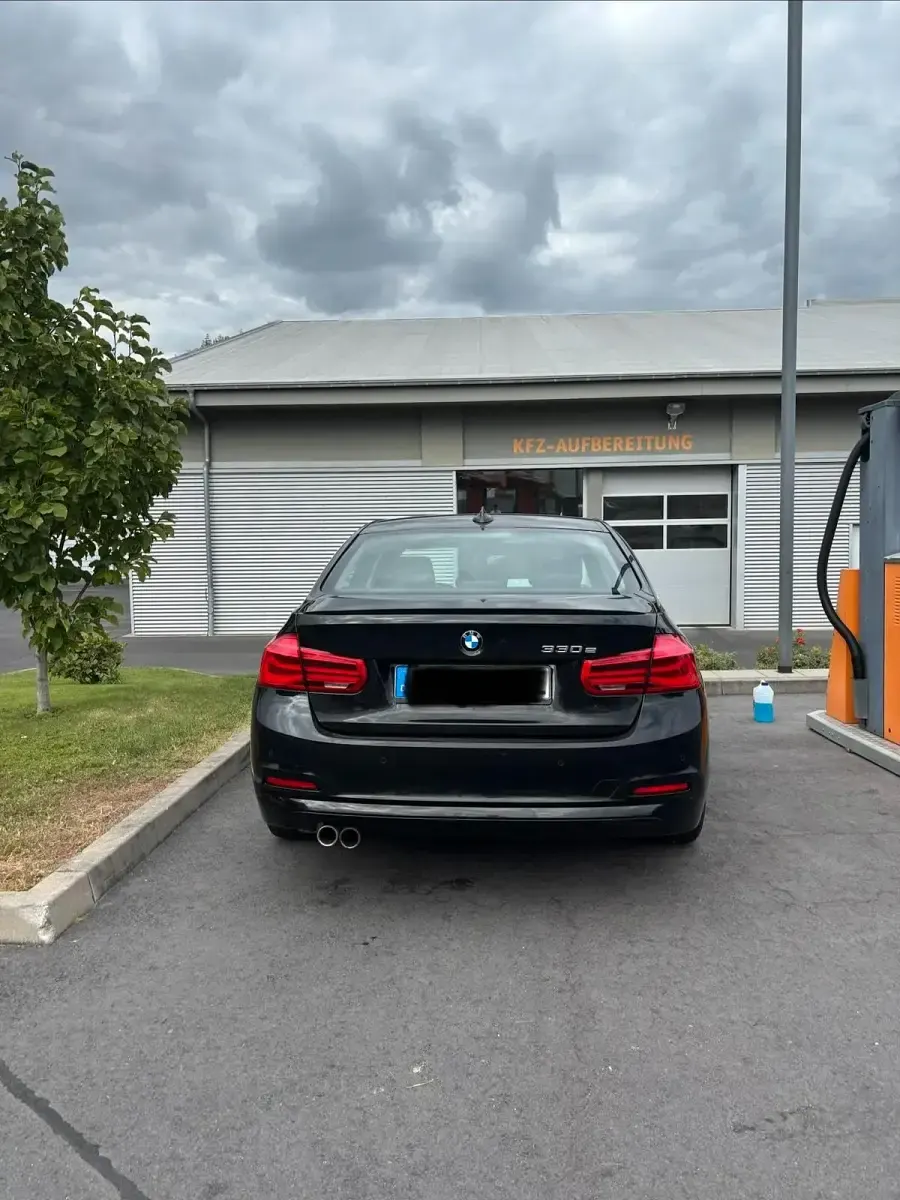 Gebraucht BMW 330e 252 PS (185 kW) 2018 Schwarz Limousine