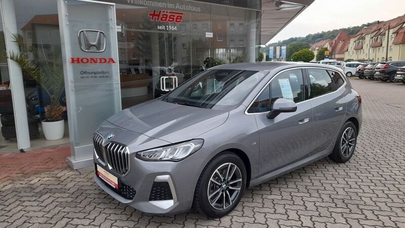 Grau Gebraucht 2023 BMW 223 Active Tourer M Sport Van / Kleinbus | 32.850 € (Fairer Preis) - Bild 1/4