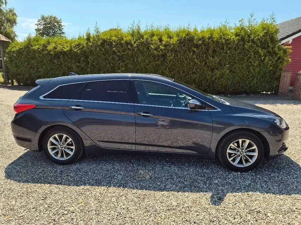 Gebraucht Hyundai i40 Trend 135 PS (99 kW) 2017 Blau Limousine