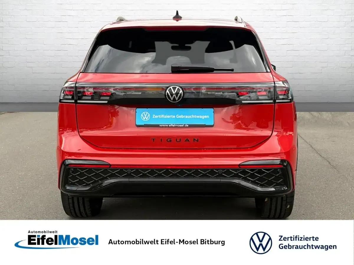 Gebraucht VW Tiguan R-line 193 PS (141 kW) 2025 Rot SUV