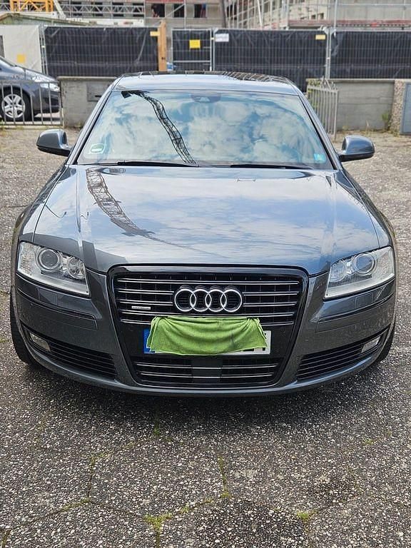 Grau Gebraucht 2008 Audi A8 Limousine | 12.500 € - Bild 1/4