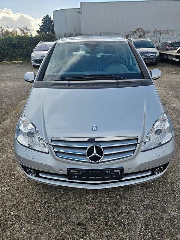 Gebraucht Mercedes A200 136 PS (100 kW) 2012 Silber Kleinwagen