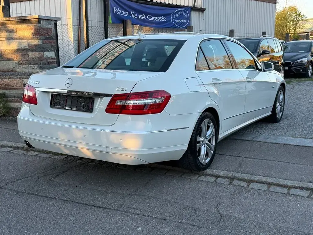 Second-hand Mercedes E200 184 CP (135 kW) 2011 Alb Berlinǎ