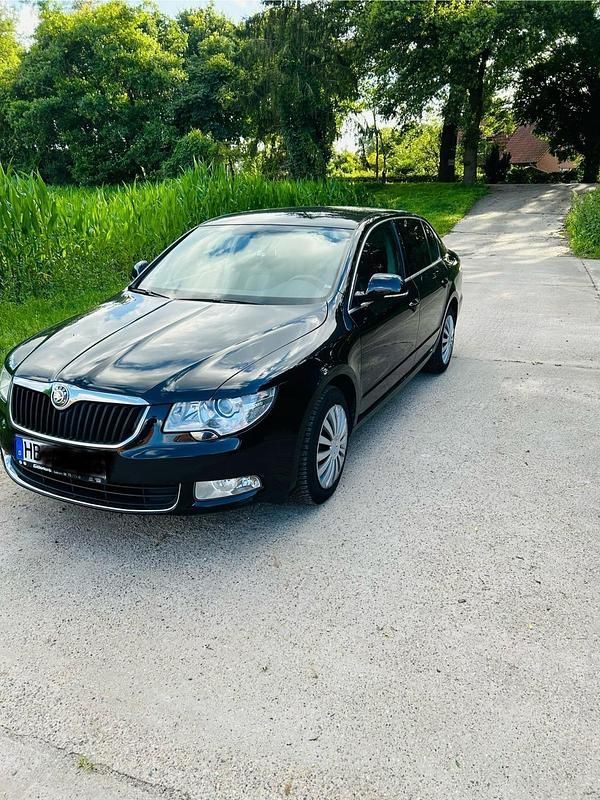 Schwarz Gebraucht 2013 Skoda Superb Limousine | 8.500 € (Fairer Preis) - Bild 1/4