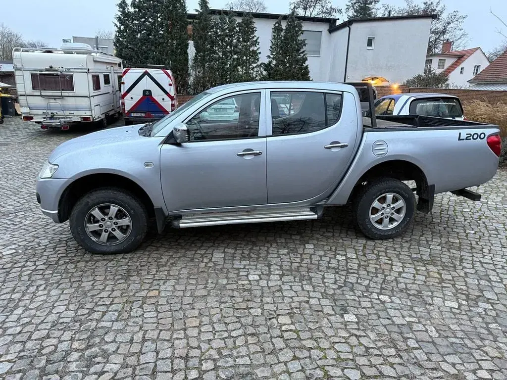 Gebraucht Mitsubishi L200 136 PS (100 kW) 2012 Silber Pickup