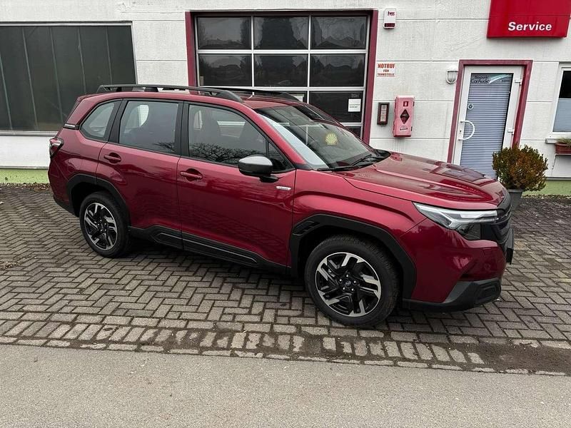 Neu Subaru Forester Trend 136 PS (100 kW) 2026 Crimson red (p) SUV