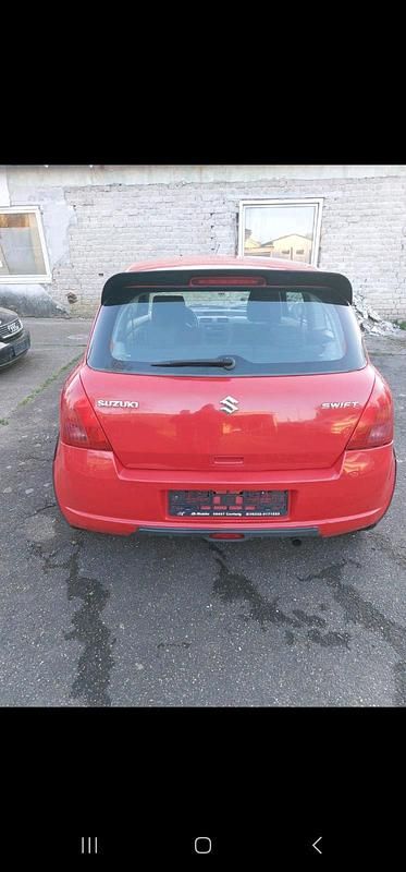 Rot Gebraucht 2007 Suzuki Swift Kleinwagen | 1.899 € (Etwas zu teuer) - Bild 1/4