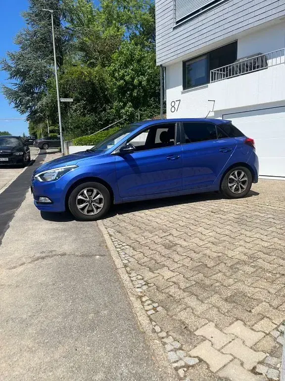 Gebraucht Hyundai i20 101 PS (74 kW) 2018 Grau Limousine