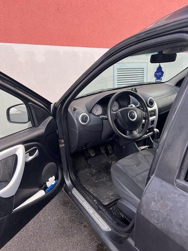 Gebraucht Dacia Logan MCV Ambiance 88 PS (64 kW) 2011 Grau Kombi