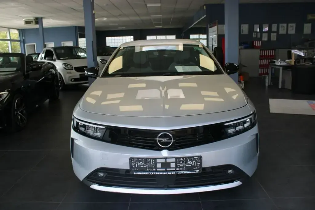 Gebraucht Opel Astra Edition 181 PS (133 kW) 2024 Silber Kleinwagen