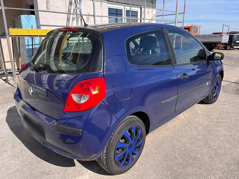 Blau Gebraucht 2006 Renault Clio Coupé | 1.450 € - Bild 1/4