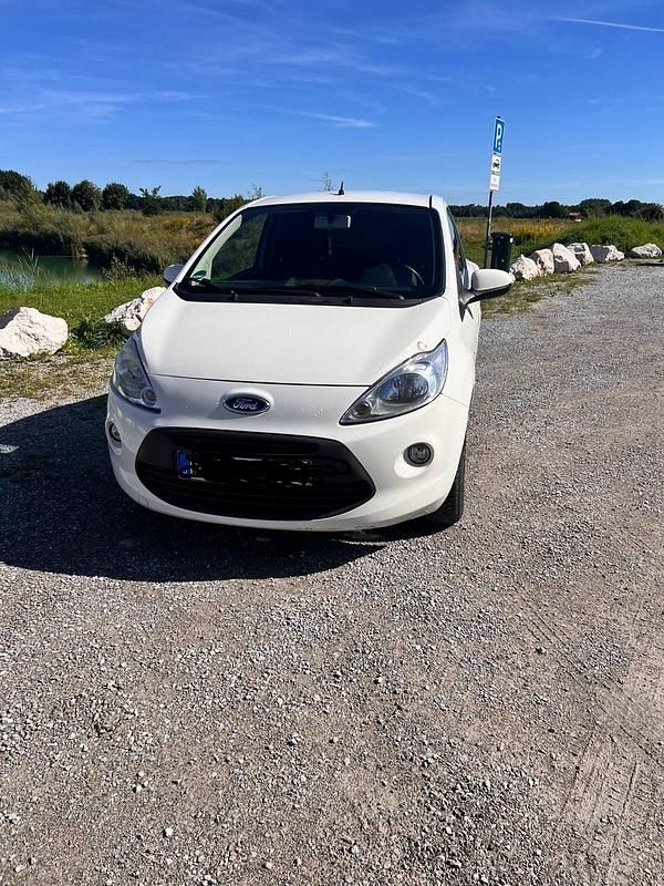Weiß Gebraucht 2014 Ford Ka Ambiente Kleinwagen | 3.499 € (Etwas zu teuer) - Bild 1/4