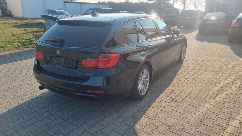 Gebraucht BMW 320 Comfort Edition 184 PS (135 kW) 2015 Blau Kombi