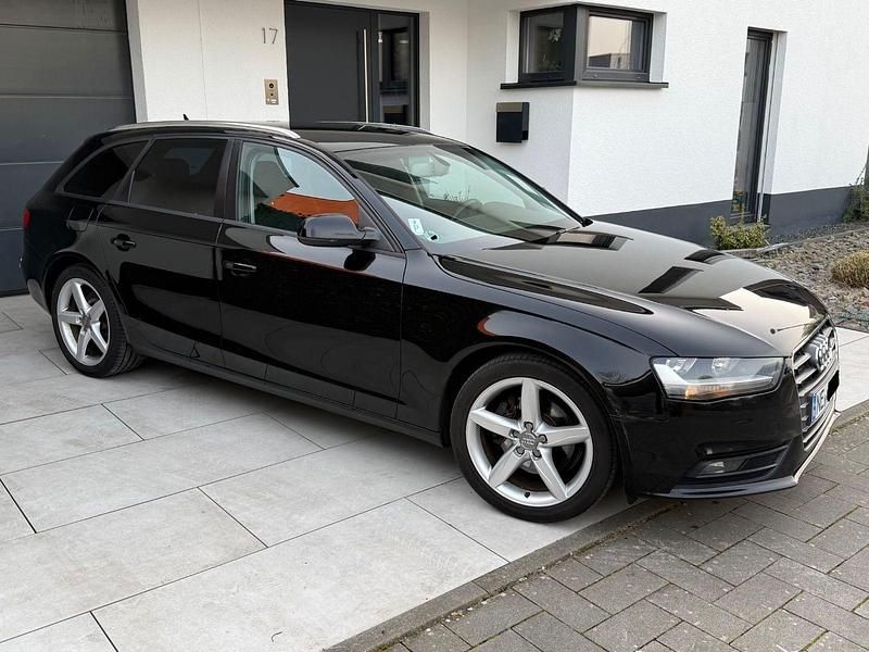 Gebraucht Audi A4 Ambiente 143 PS (105 kW) 2012 Schwarz Kombi