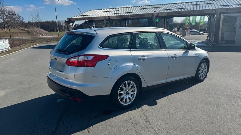 Gebraucht Ford Focus Titanium 116 PS (85 kW) 2011 Grau Kombi