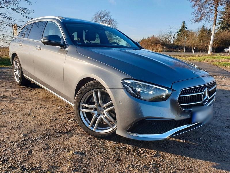 Gebraucht Mercedes E220 Avantgarde 194 PS (142 kW) 2021 Grau Kombi