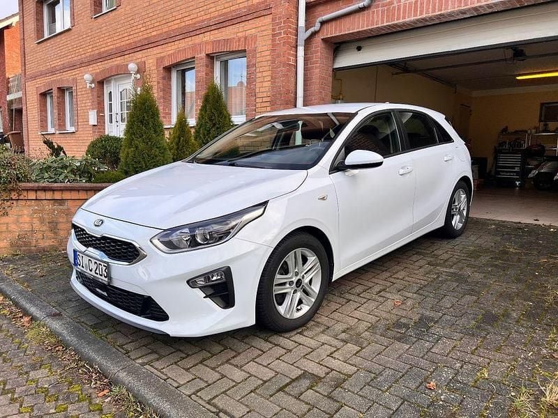 Gebraucht Kia Ceed Edition 7 101 PS (74 kW) 2021 Weiß Kleinwagen