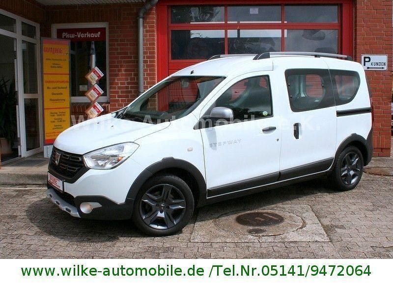 Weiß Gebraucht 2017 Dacia Dokker Celebration Van | 13.490 € (Etwas zu teuer) - Bild 1/4