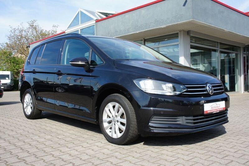 Gebraucht VW Touran Comfortline 150 PS (110 kW) 2016 Schwarz deep black perleffekt metallic Van / Kleinbus