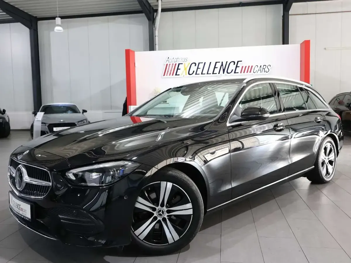 Gebraucht Mercedes C220 Advanced 200 PS (147 kW) 2023 Obsidianschwarz Kombi