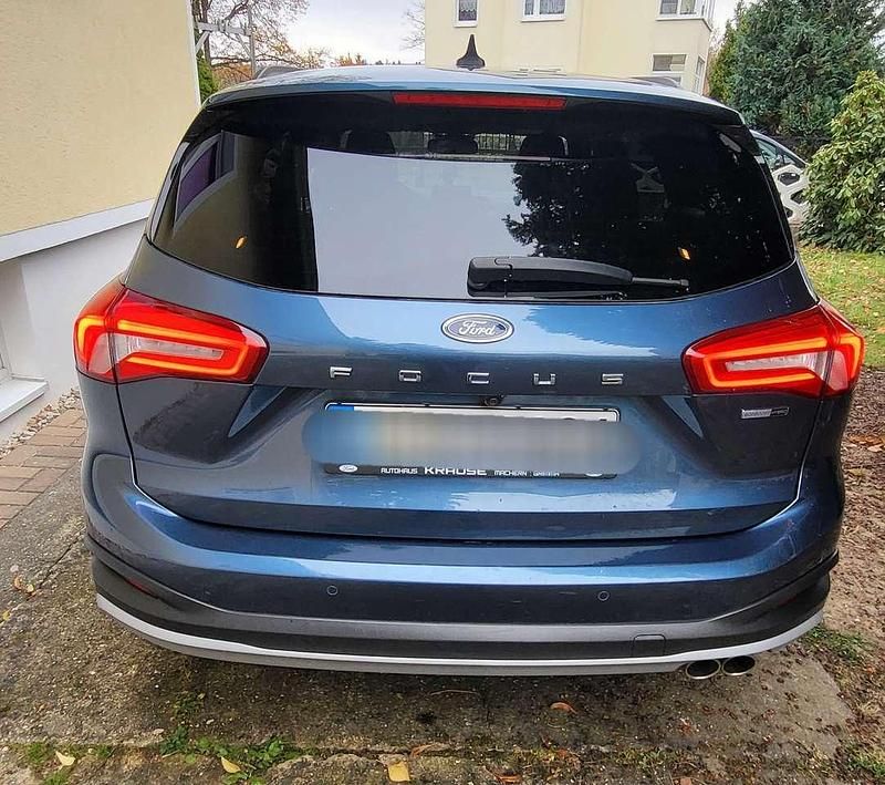 Gebraucht Ford Focus Active X 155 PS (114 kW) 2021 Blau Kombi