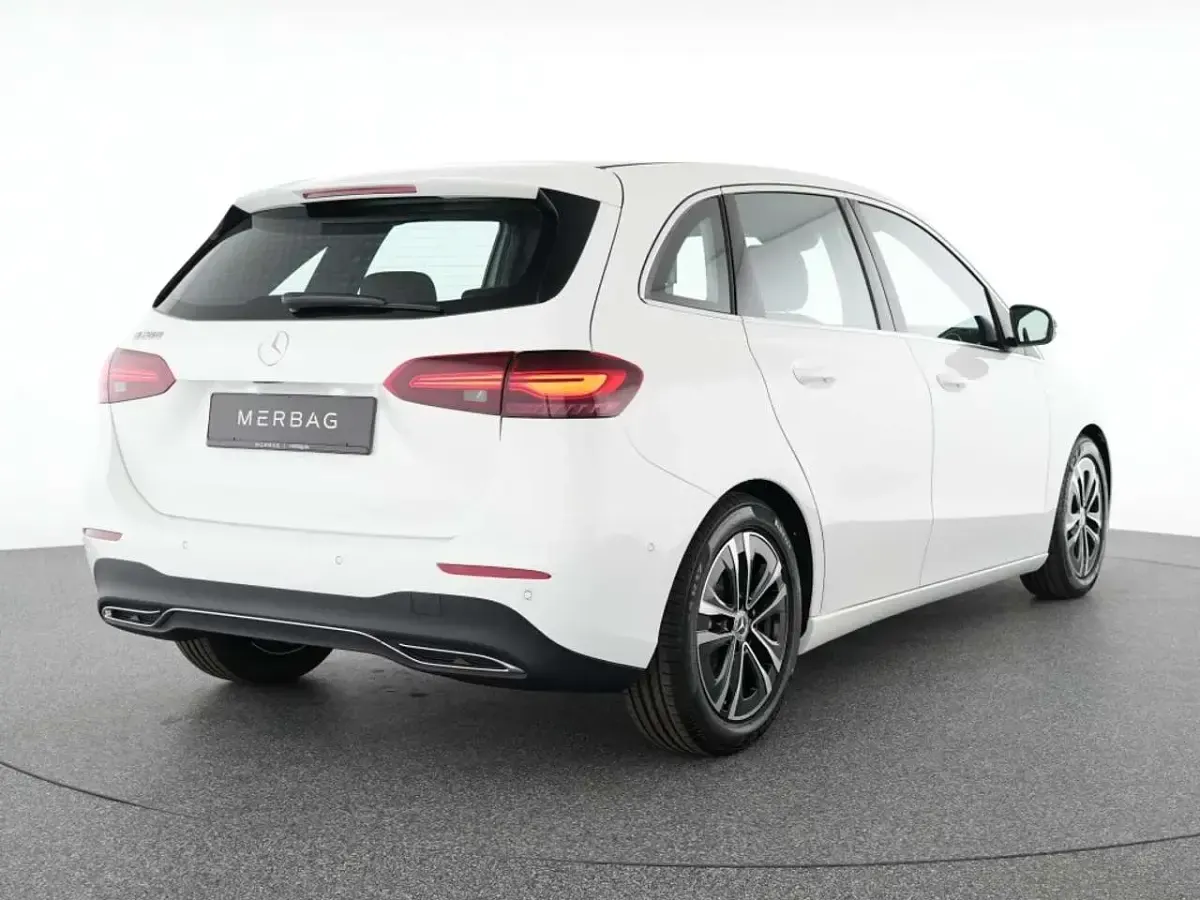 Gebraucht Mercedes B200 Advanced 163 PS (119 kW) 2026 Weiß Kleinwagen