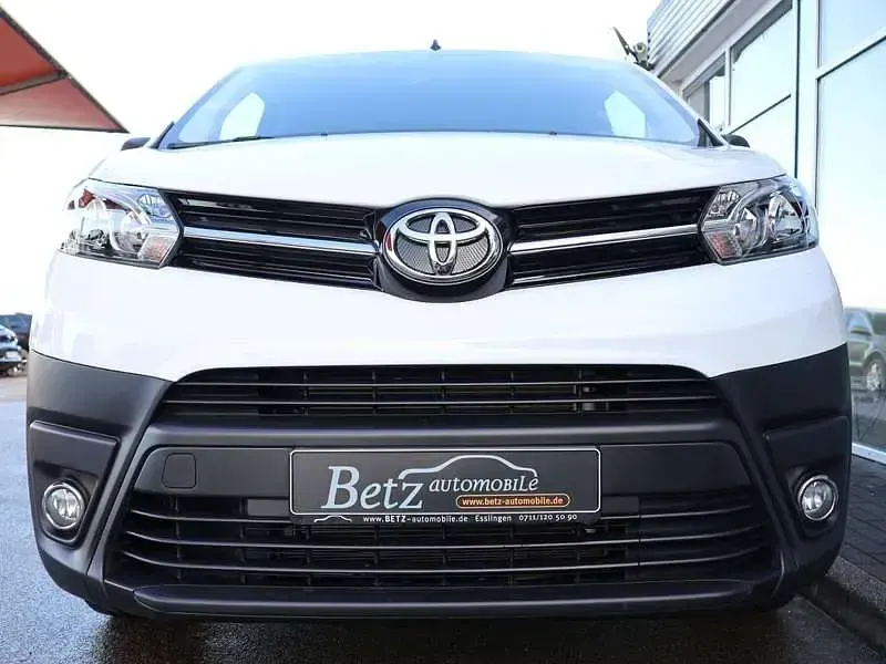 Gebraucht Toyota Proace 120 PS (88 kW) 2025 Weiß Van / Kleinbus