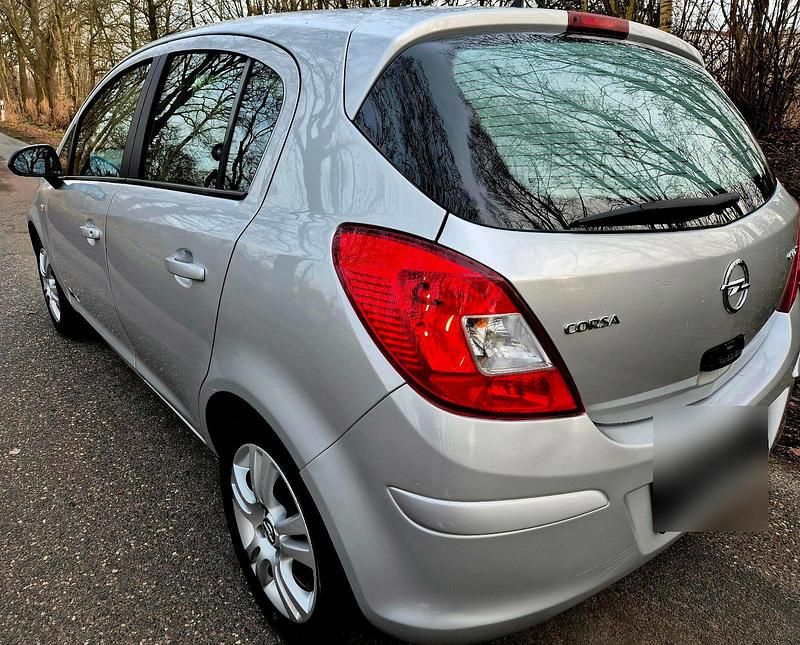 Gebraucht Opel Corsa Edition 95 PS (69 kW) 2012 Silber Kleinwagen