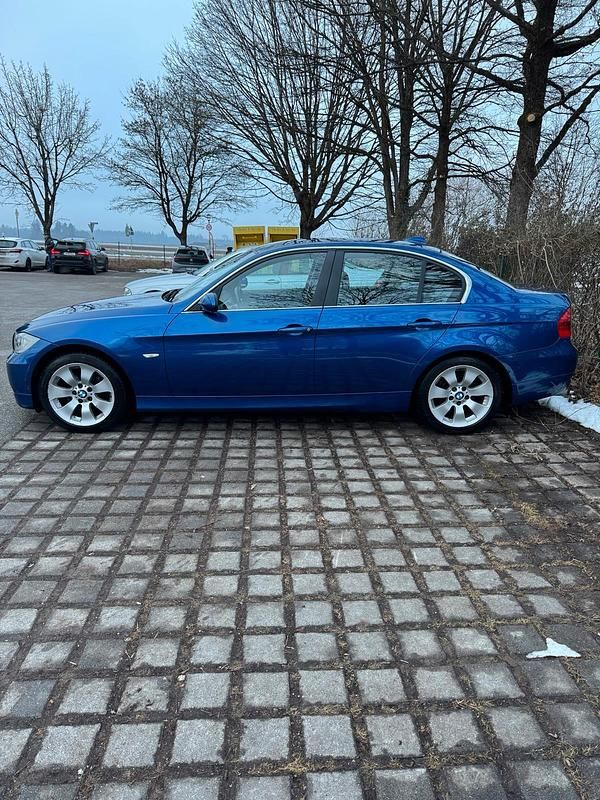 Gebraucht BMW 325 218 PS (160 kW) 2007 Blau Limousine