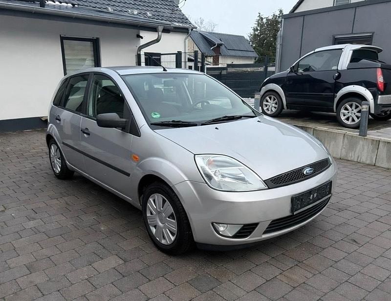 Gebraucht Ford Fiesta 80 PS (58 kW) 2003 Silber Kleinwagen