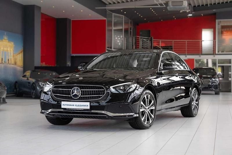 Schwarz Gebraucht 2024 Mercedes E300 Avantgarde Limousine | 45.980 € (Superpreis) - Bild 1/4