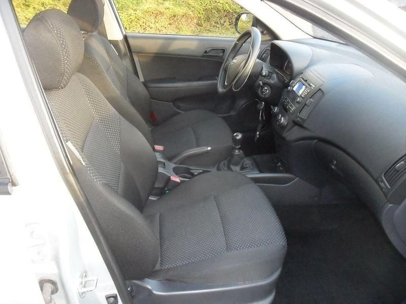 Gebraucht Hyundai i30 Edition 109 PS (80 kW) 2010 Silber Limousine