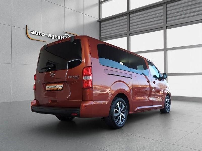 Gebraucht Toyota Proace Verso 150 PS (110 kW) 2019 Orange tourmaline Kombi
