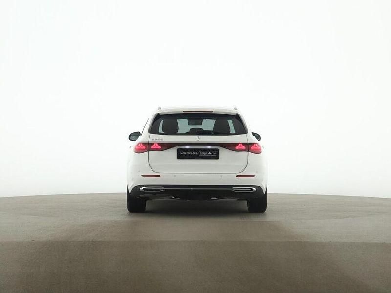 Gebraucht Mercedes E200 Avantgarde 204 PS (150 kW) 2025 Weiß Limousine