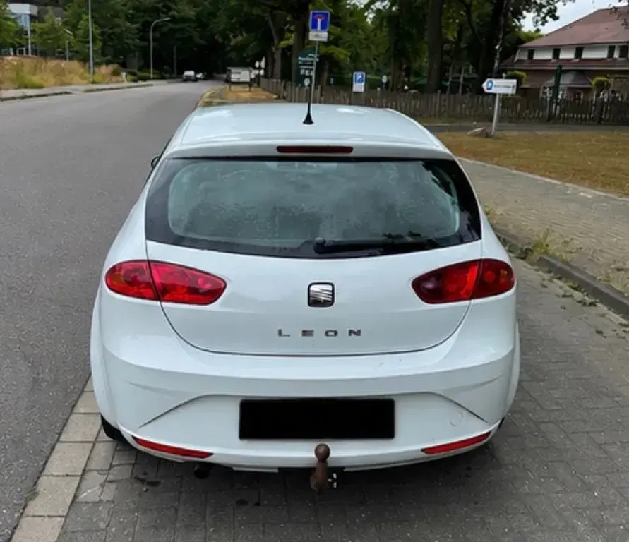 Gebraucht Seat Leon Ecomotive 105 PS (77 kW) 2012 Weiß Limousine