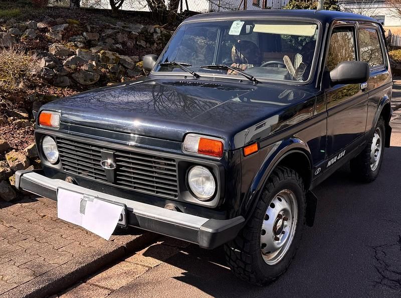 Gebraucht Lada niva 82 PS (60 kW) 2015 Grün SUV