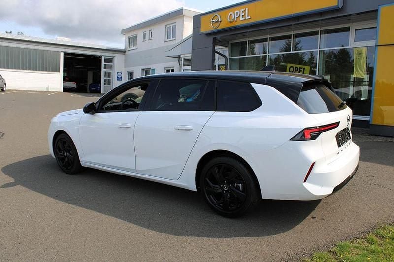 Neu Opel Astra 131 PS (96 kW) 2025 Weiß Kombi