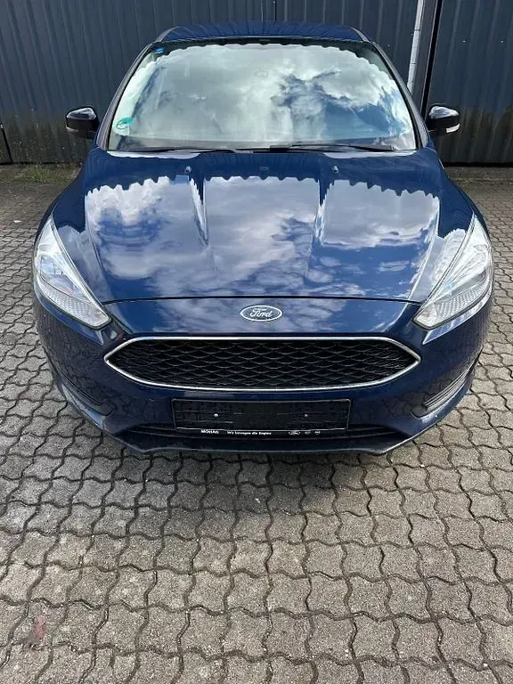 Gebraucht Ford Focus Ambiente 101 PS (74 kW) 2015 Blau Limousine