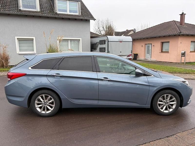 Gebraucht Hyundai i40 Trend 141 PS (103 kW) 2018 Blau Kombi