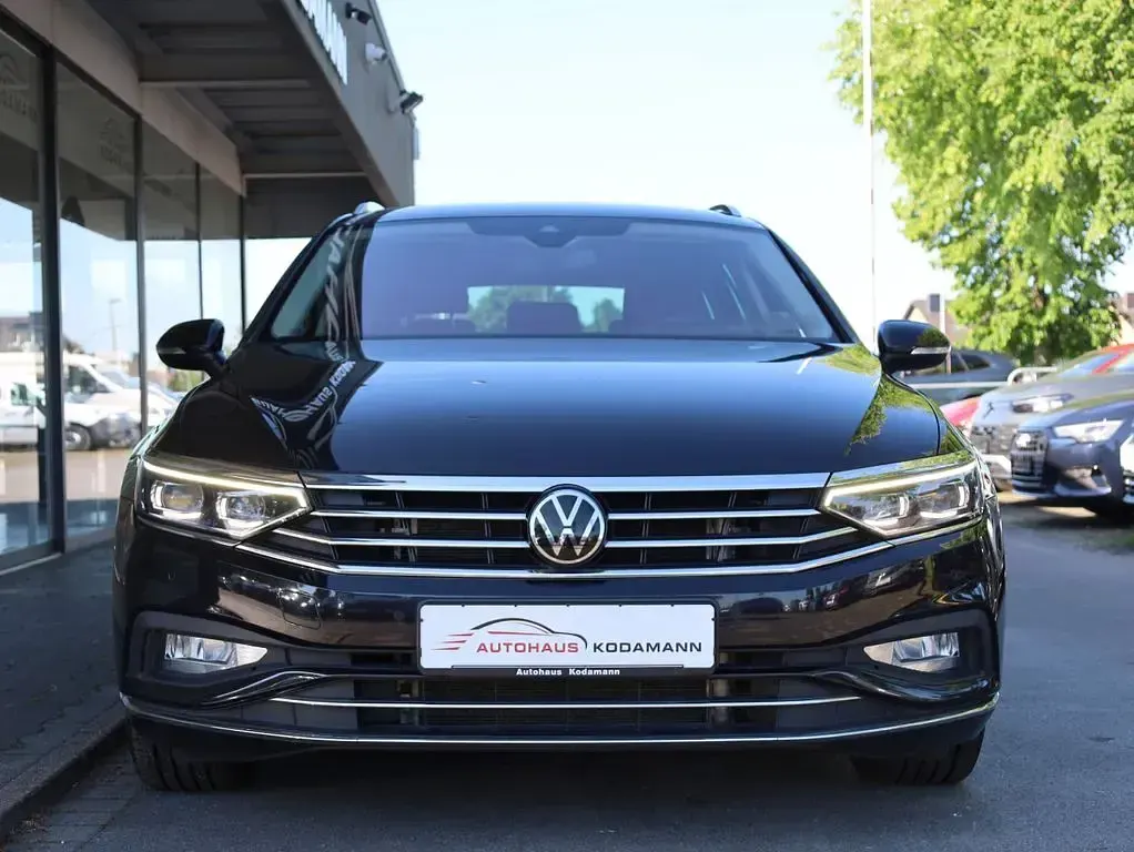 Gebraucht VW Passat Sound 200 PS (147 kW) 2023 Deep black perleffekt Kombi