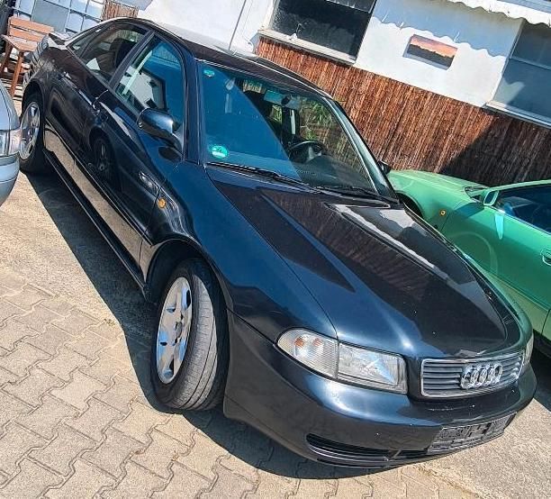 Schwarz Gebraucht 1996 Audi A4 Limousine | 1.550 € (Fairer Preis) - Bild 1/4