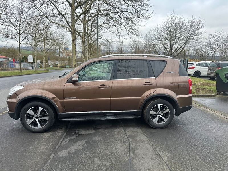 Gebraucht SsangYong Rexton Sapphire 155 PS (114 kW) 2015 Gold SUV
