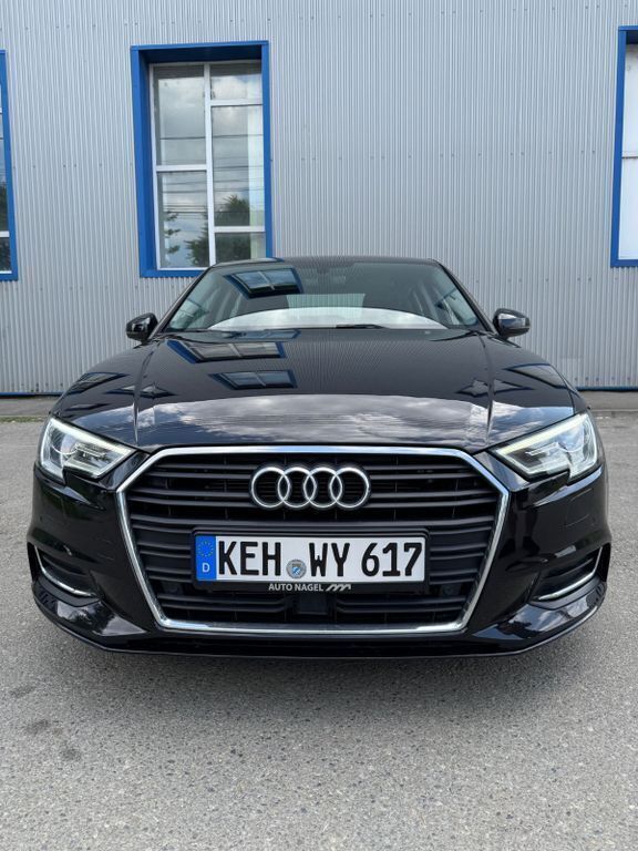 Schwarz Gebraucht 2020 Audi A3 Ambiente Limousine | 21.300 € (Guter Preis) - Bild 1/4